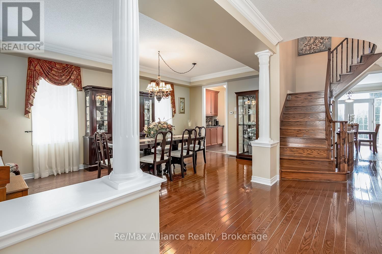 












2489 WHISTLING SPRINGS CRESCENT

,
Oakville (WM Westmount),




Ontario
L6M5G3

