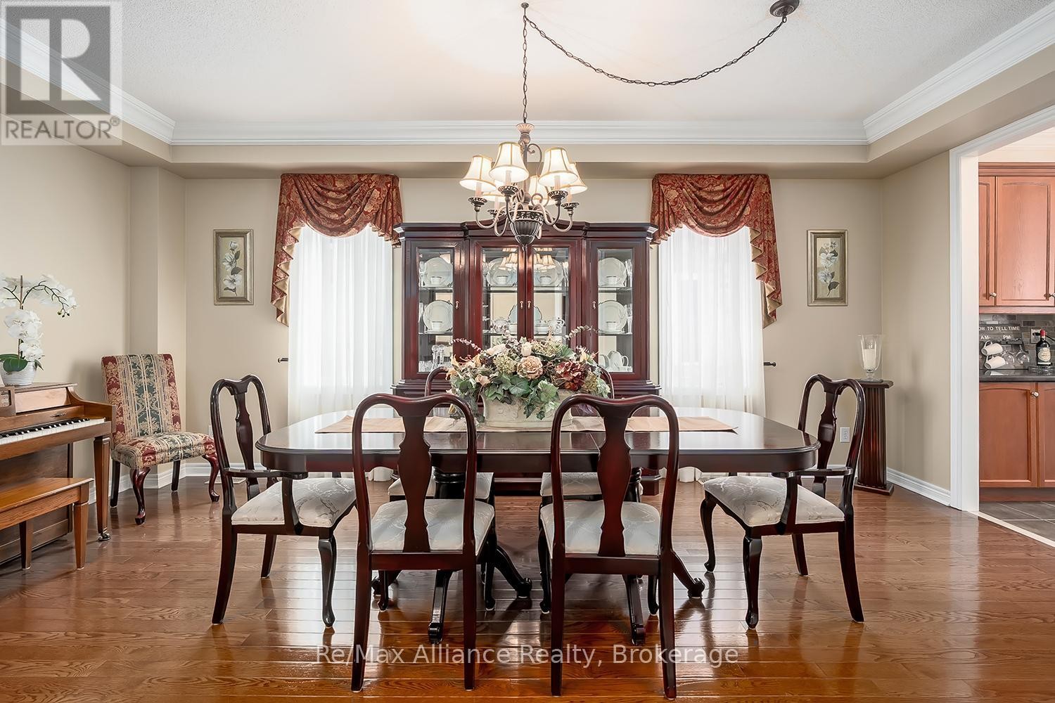 












2489 WHISTLING SPRINGS CRESCENT

,
Oakville (WM Westmount),




Ontario
L6M5G3

