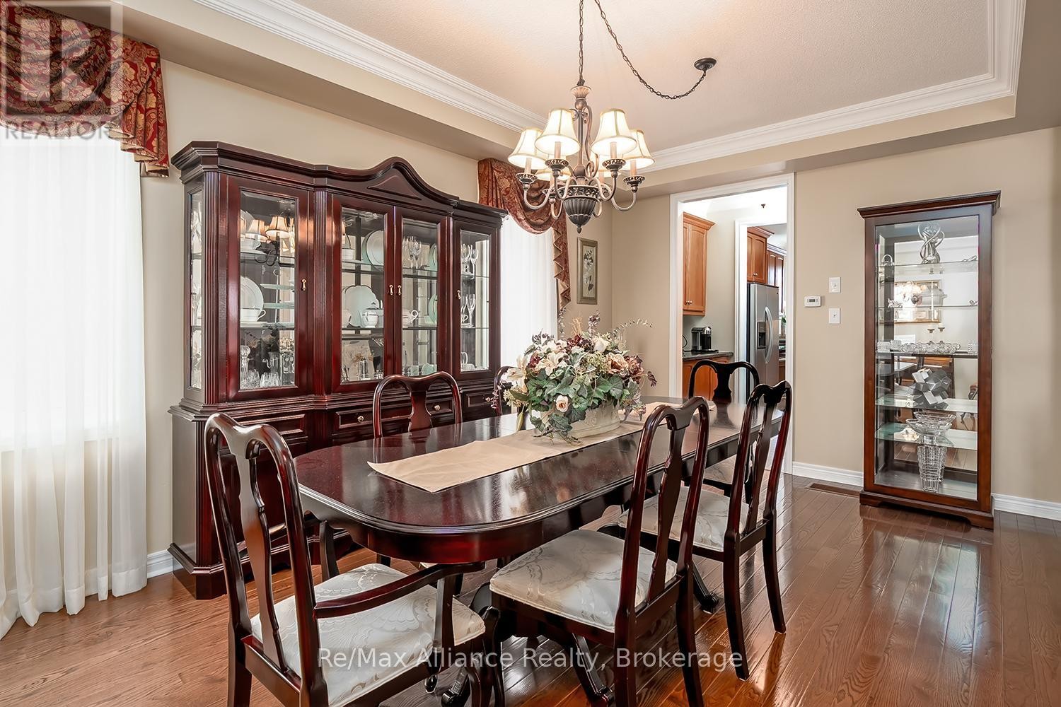 












2489 WHISTLING SPRINGS CRESCENT

,
Oakville (WM Westmount),




Ontario
L6M5G3


