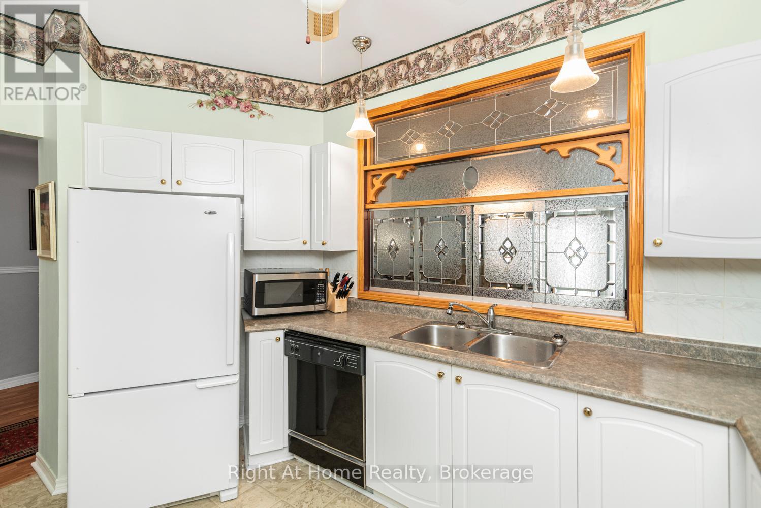 












84 GREENTRAIL DRIVE W

,
Hamilton (Mount Hope),




Ontario
L0R1W0

