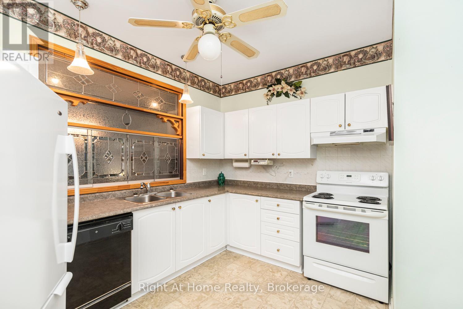 












84 GREENTRAIL DRIVE W

,
Hamilton (Mount Hope),




Ontario
L0R1W0

