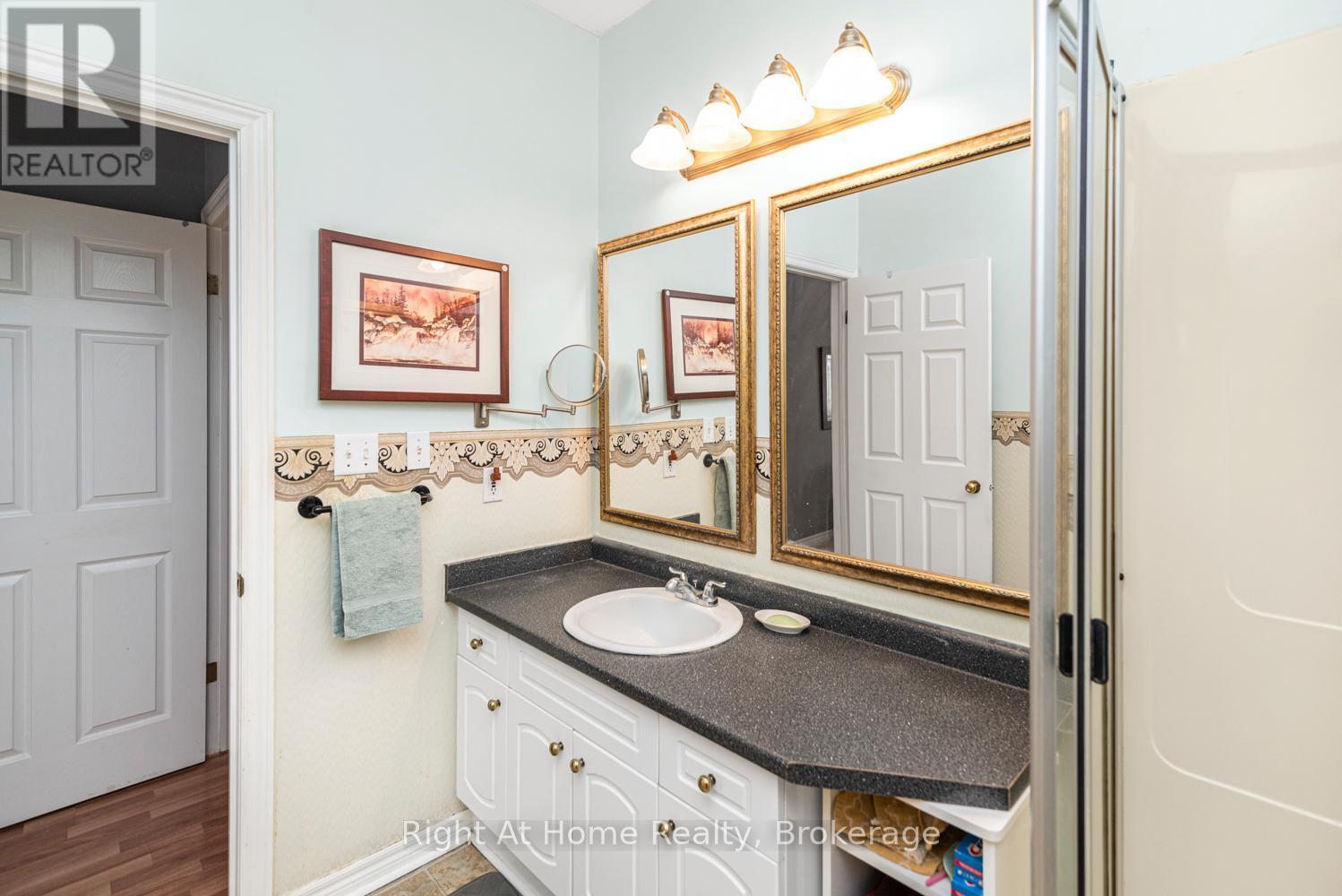 












84 GREENTRAIL DRIVE W

,
Hamilton (Mount Hope),




Ontario
L0R1W0

