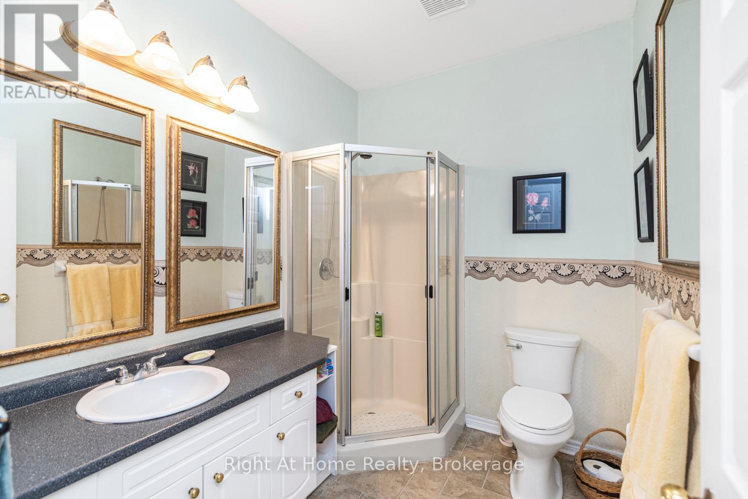 












84 GREENTRAIL DRIVE W

,
Hamilton (Mount Hope),




Ontario
L0R1W0

