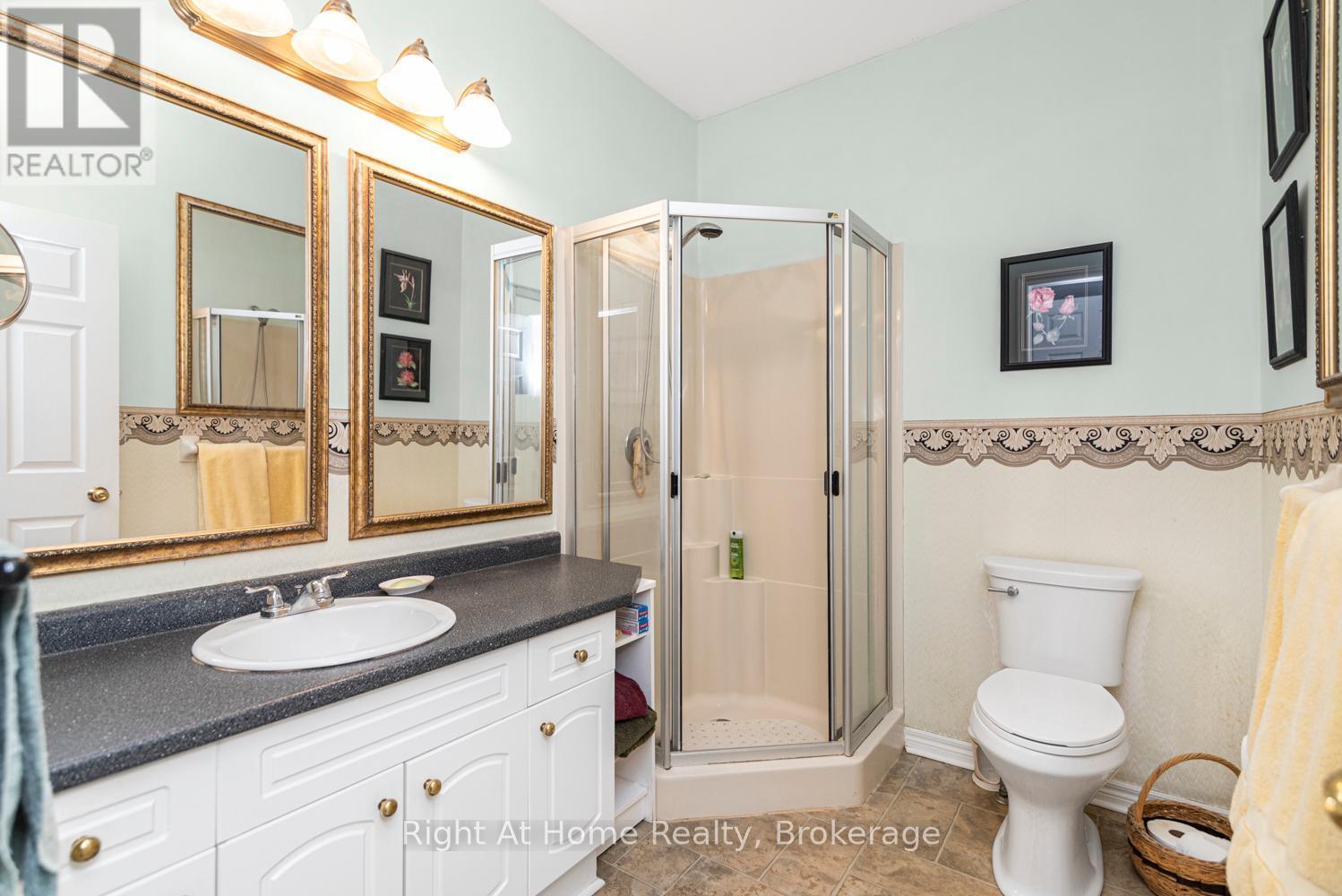 












84 GREENTRAIL DRIVE W

,
Hamilton (Mount Hope),




Ontario
L0R1W0

