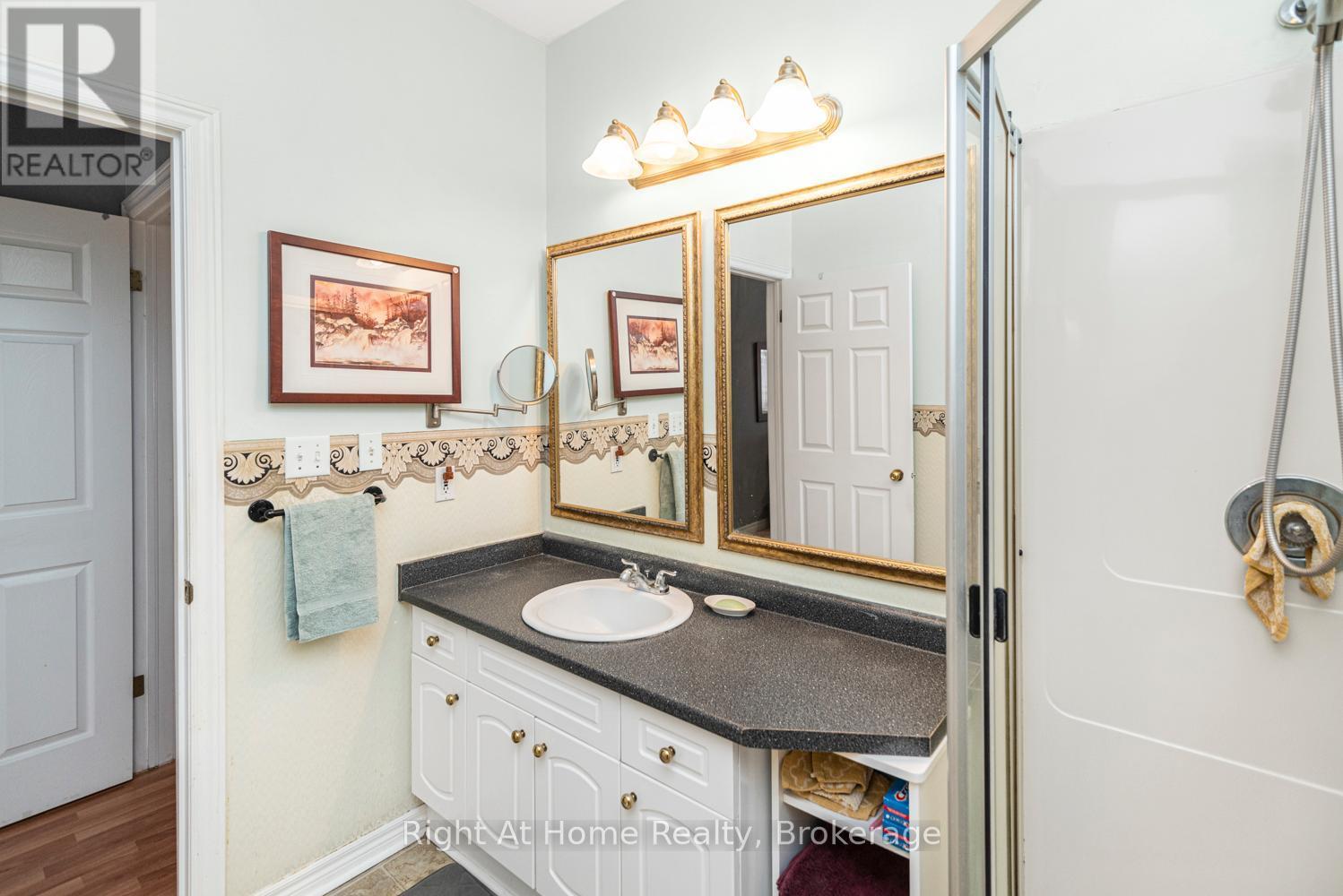 












84 GREENTRAIL DRIVE W

,
Hamilton (Mount Hope),




Ontario
L0R1W0


