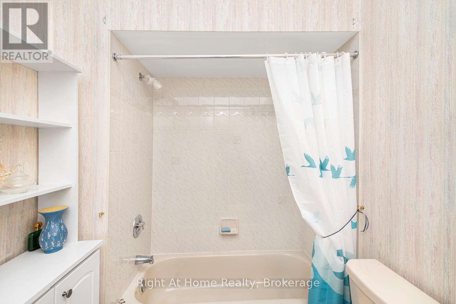 












84 GREENTRAIL DRIVE W

,
Hamilton (Mount Hope),




Ontario
L0R1W0

