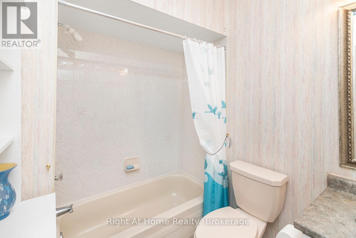 












84 GREENTRAIL DRIVE W

,
Hamilton (Mount Hope),




Ontario
L0R1W0

