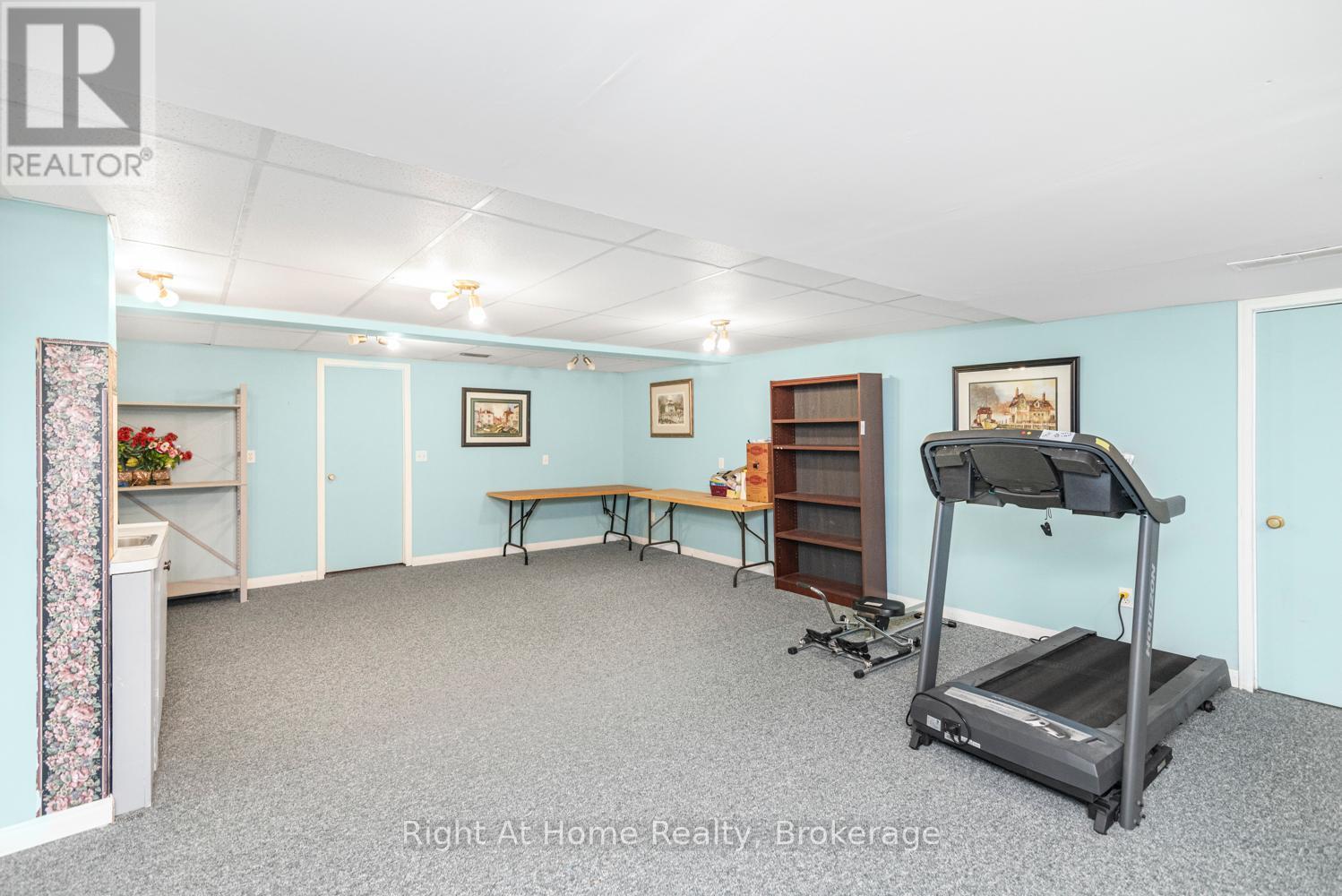 












84 GREENTRAIL DRIVE W

,
Hamilton (Mount Hope),




Ontario
L0R1W0

