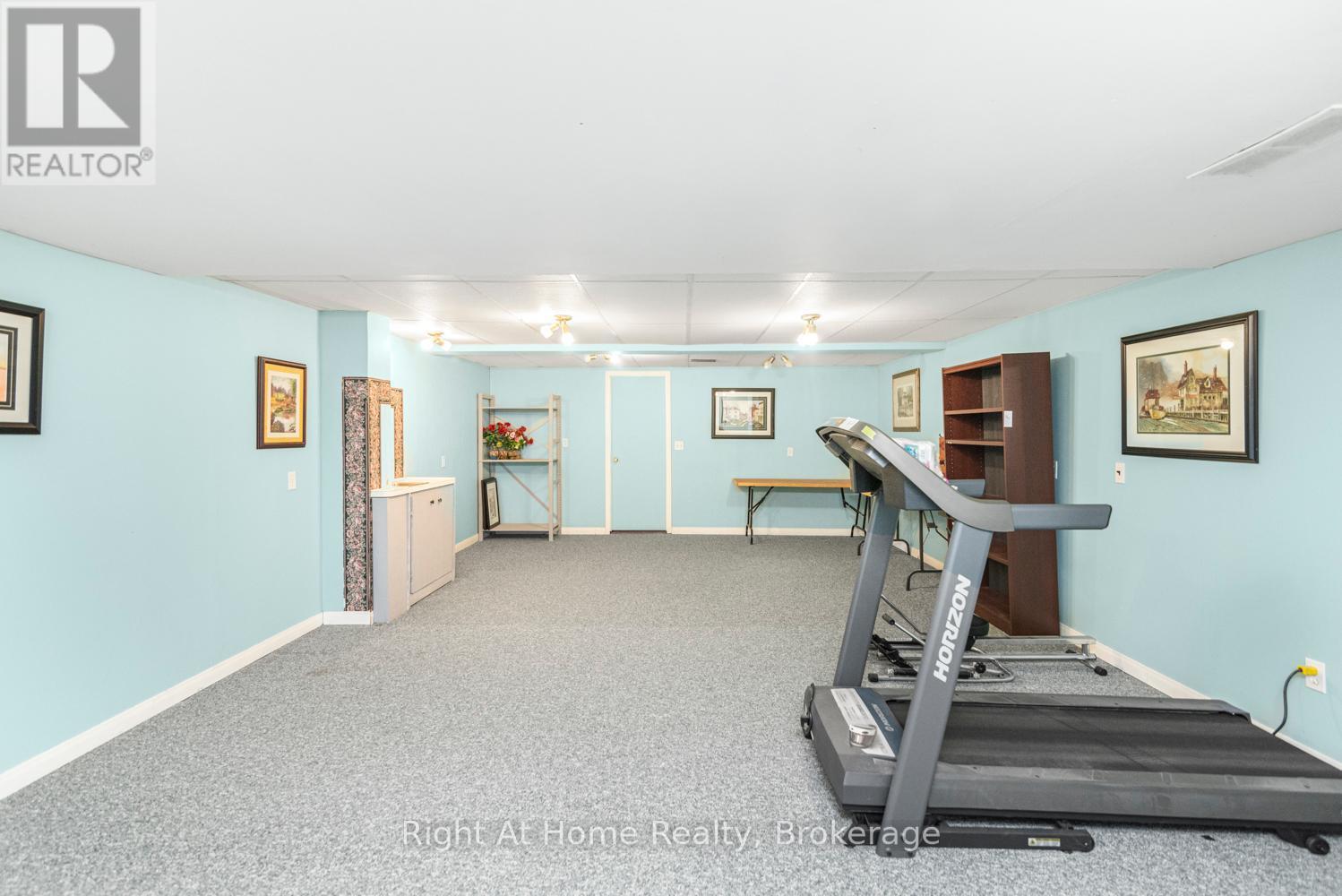 












84 GREENTRAIL DRIVE W

,
Hamilton (Mount Hope),




Ontario
L0R1W0

