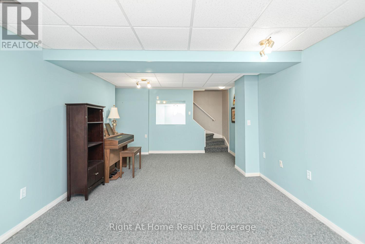 












84 GREENTRAIL DRIVE W

,
Hamilton (Mount Hope),




Ontario
L0R1W0

