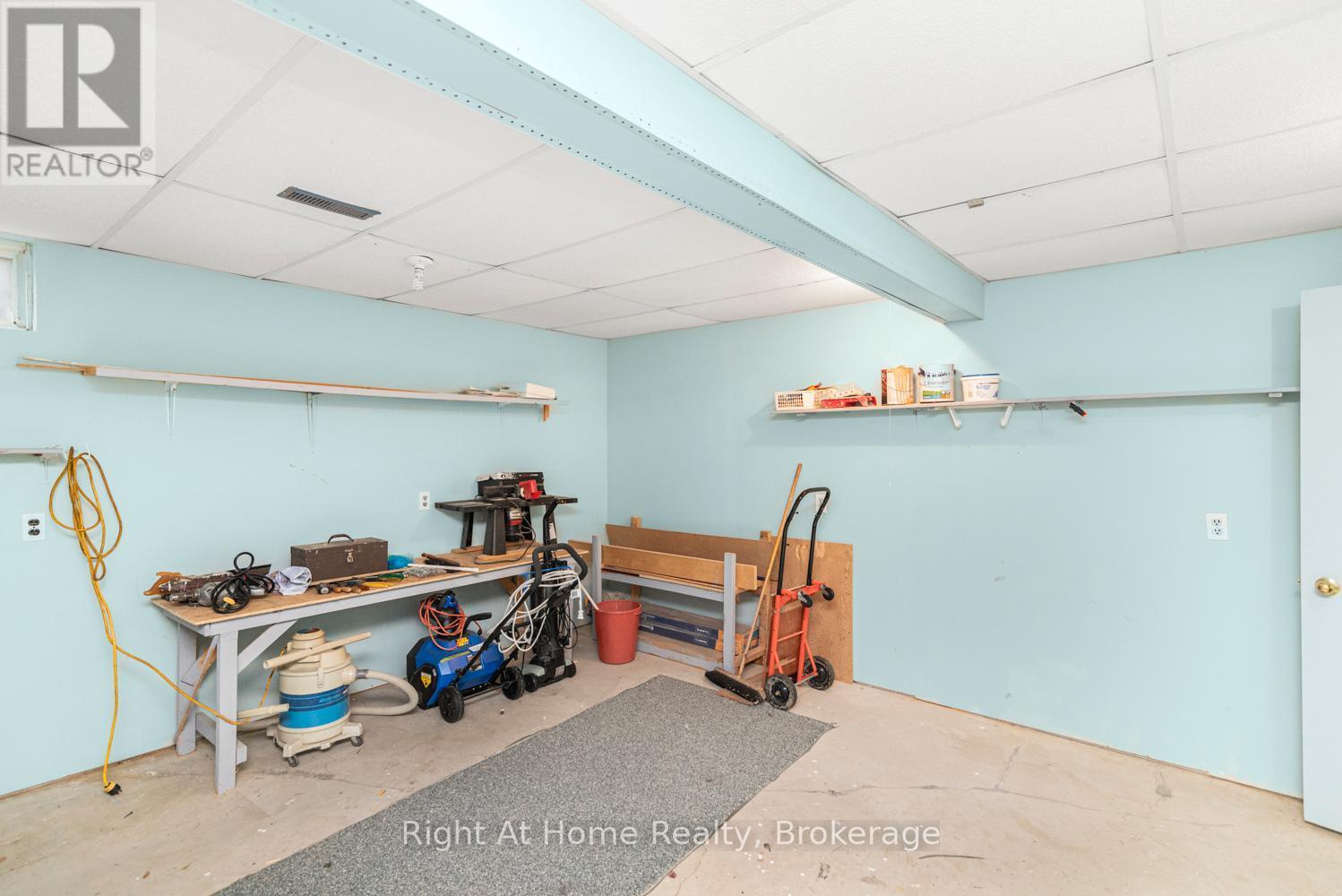 












84 GREENTRAIL DRIVE W

,
Hamilton (Mount Hope),




Ontario
L0R1W0

