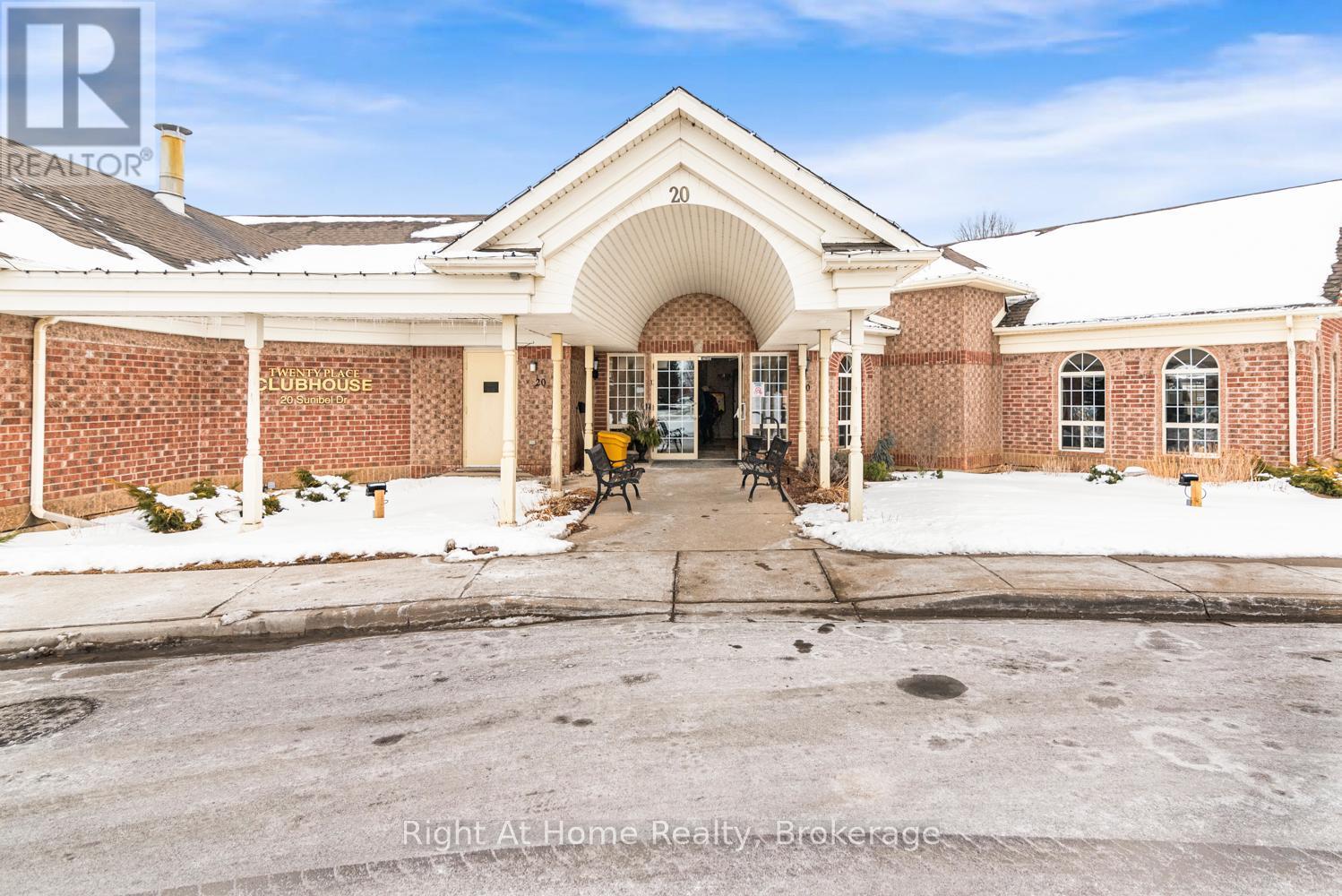 












84 GREENTRAIL DRIVE W

,
Hamilton (Mount Hope),




Ontario
L0R1W0


