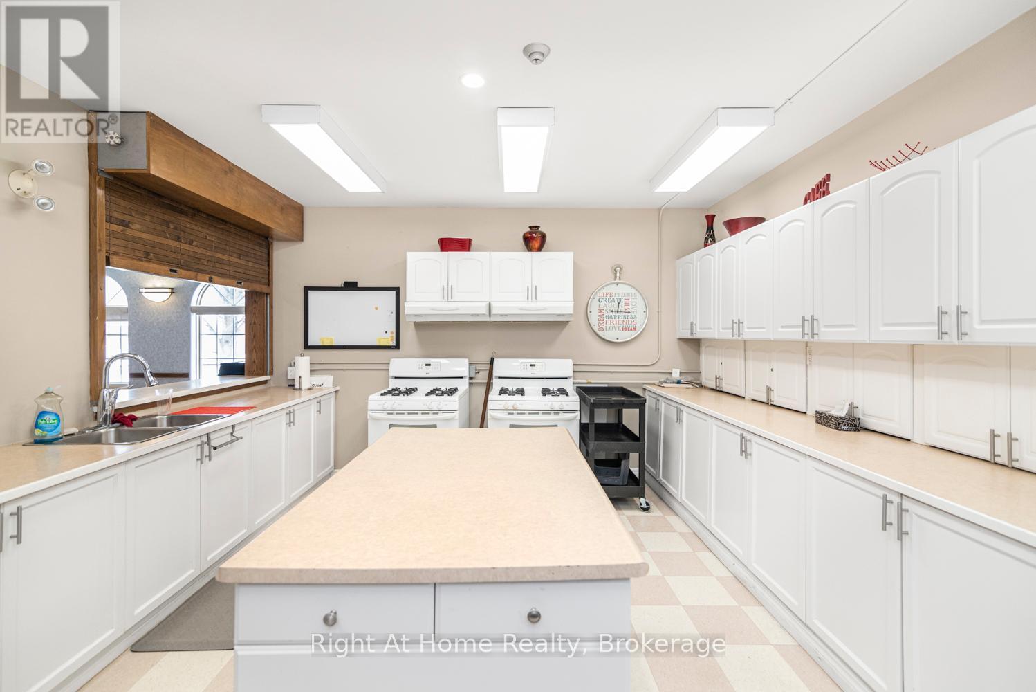 












84 GREENTRAIL DRIVE W

,
Hamilton (Mount Hope),




Ontario
L0R1W0

