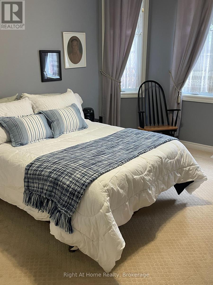 












84 GREENTRAIL DRIVE W

,
Hamilton (Mount Hope),




Ontario
L0R1W0

