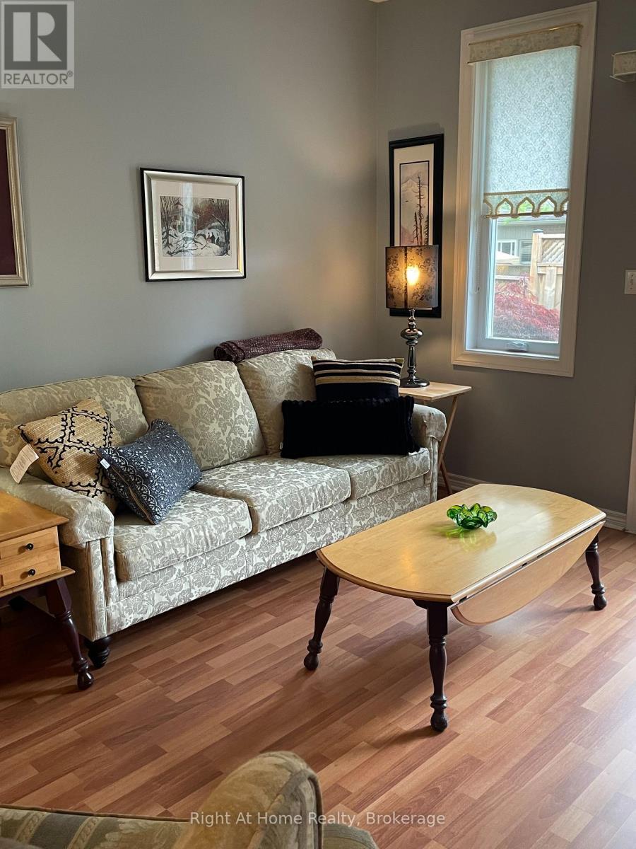 












84 GREENTRAIL DRIVE W

,
Hamilton (Mount Hope),




Ontario
L0R1W0

