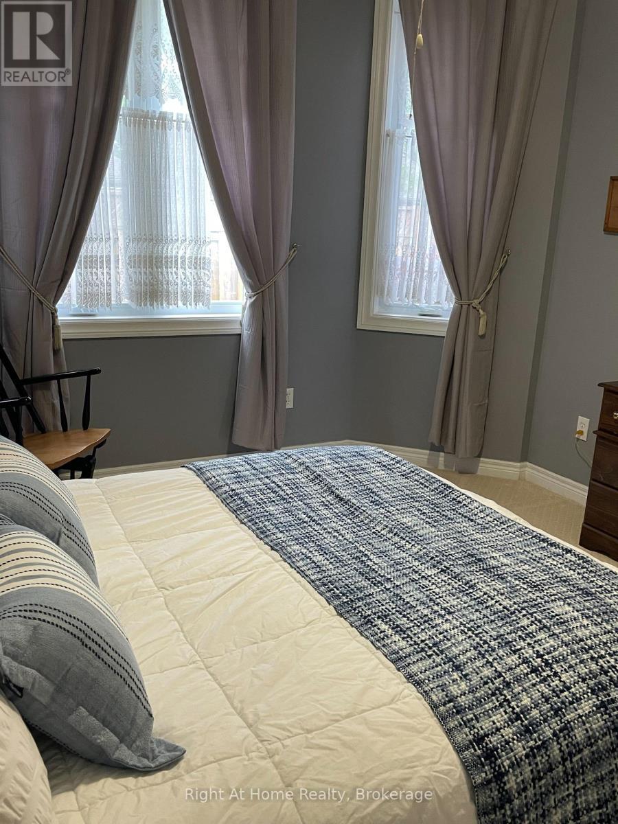 












84 GREENTRAIL DRIVE W

,
Hamilton (Mount Hope),




Ontario
L0R1W0

