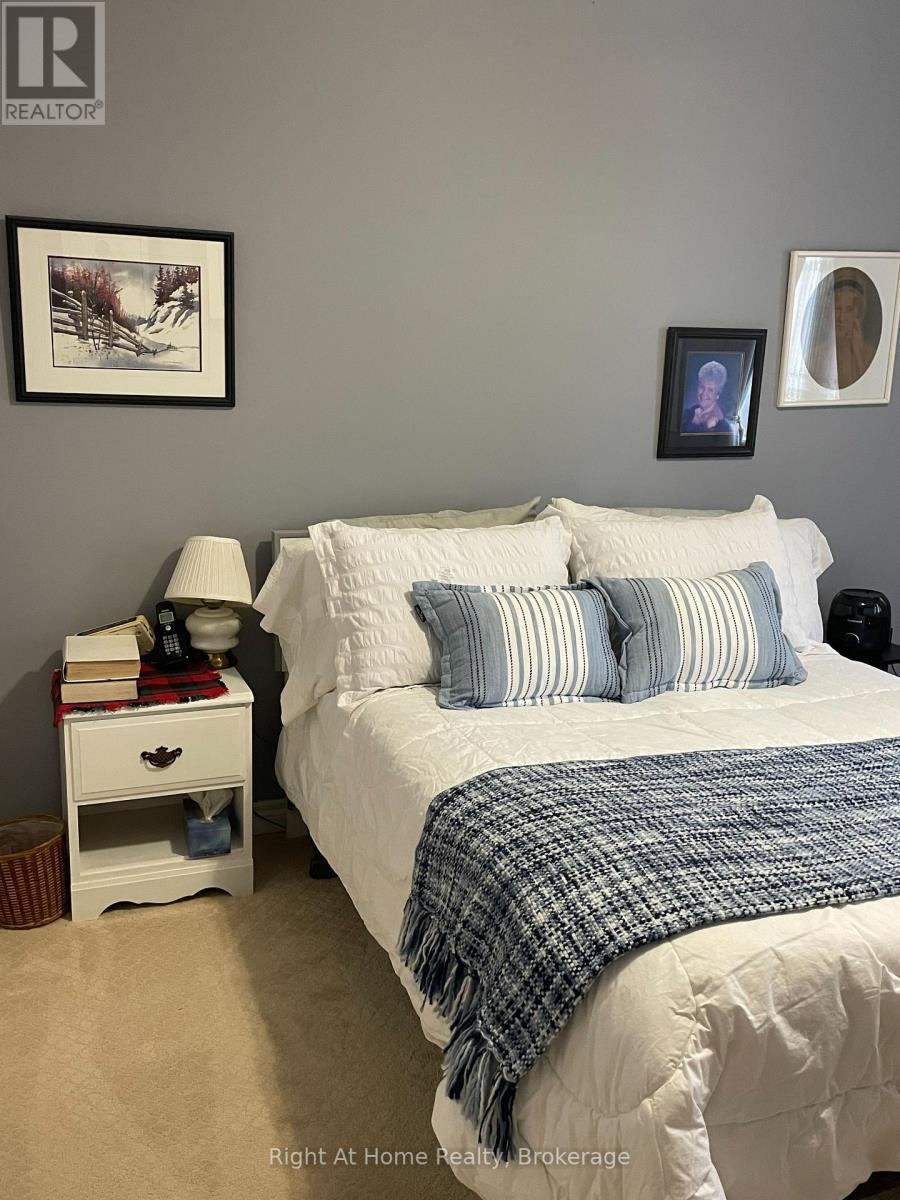 












84 GREENTRAIL DRIVE W

,
Hamilton (Mount Hope),




Ontario
L0R1W0

