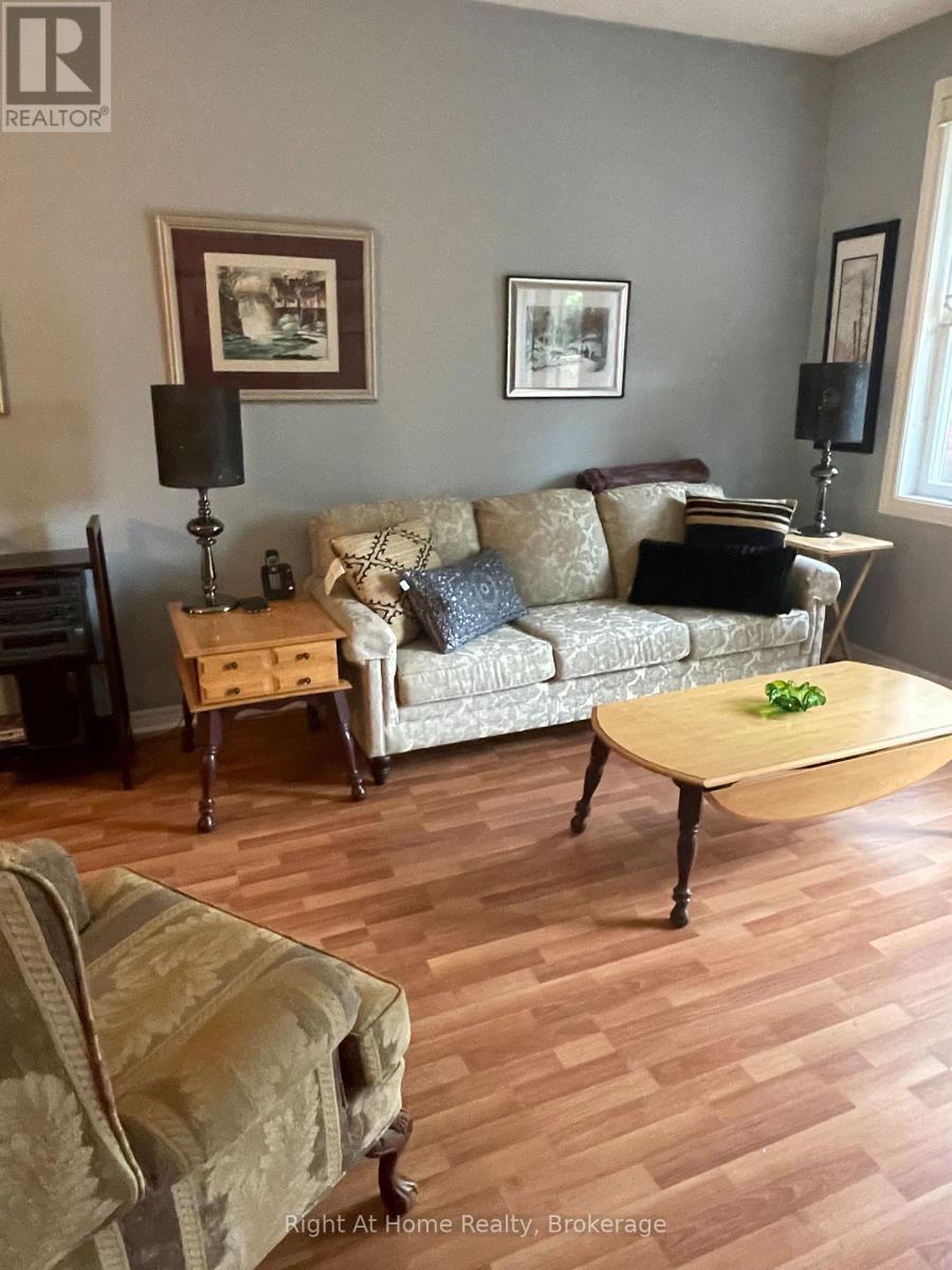 












84 GREENTRAIL DRIVE W

,
Hamilton (Mount Hope),




Ontario
L0R1W0

