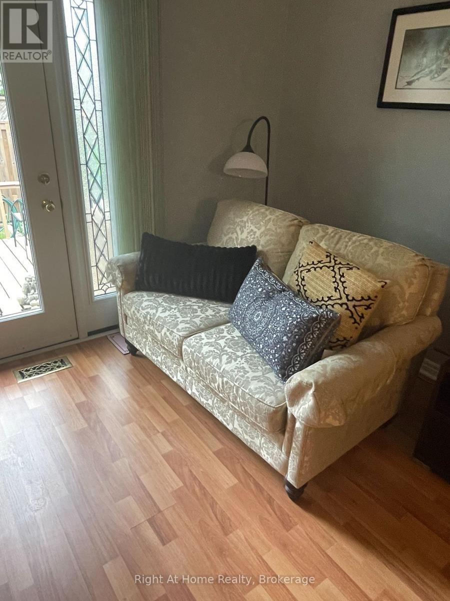 












84 GREENTRAIL DRIVE W

,
Hamilton (Mount Hope),




Ontario
L0R1W0

