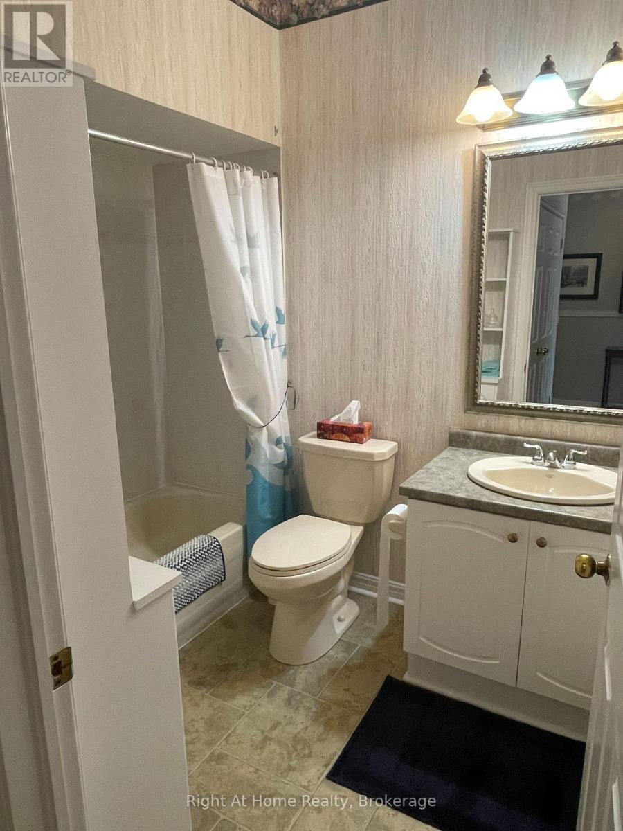 












84 GREENTRAIL DRIVE W

,
Hamilton (Mount Hope),




Ontario
L0R1W0


