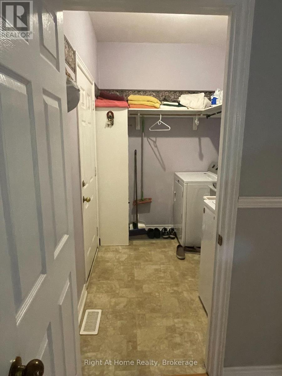 












84 GREENTRAIL DRIVE W

,
Hamilton (Mount Hope),




Ontario
L0R1W0


