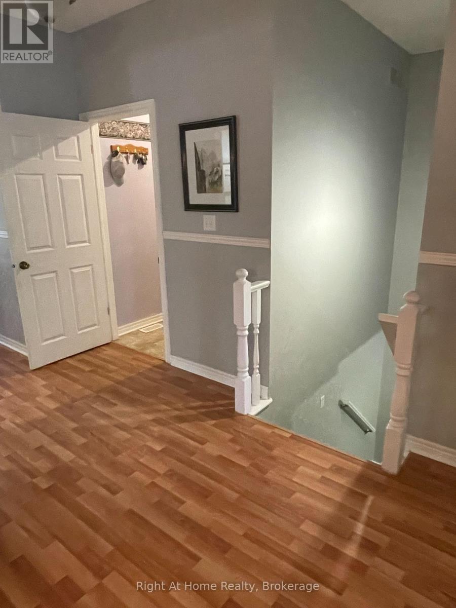 












84 GREENTRAIL DRIVE W

,
Hamilton (Mount Hope),




Ontario
L0R1W0

