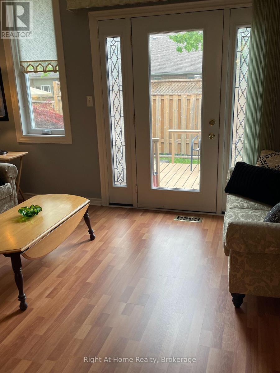 












84 GREENTRAIL DRIVE W

,
Hamilton (Mount Hope),




Ontario
L0R1W0


