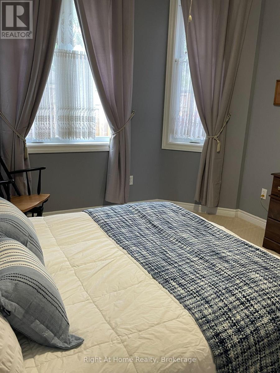 












84 GREENTRAIL DRIVE W

,
Hamilton (Mount Hope),




Ontario
L0R1W0

