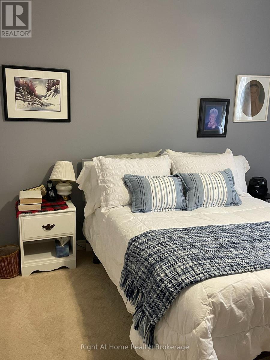 












84 GREENTRAIL DRIVE W

,
Hamilton (Mount Hope),




Ontario
L0R1W0

