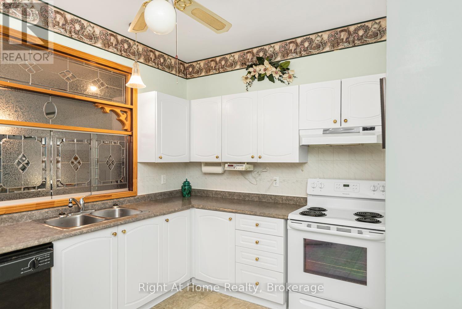 












84 GREENTRAIL DRIVE W

,
Hamilton (Mount Hope),




Ontario
L0R1W0

