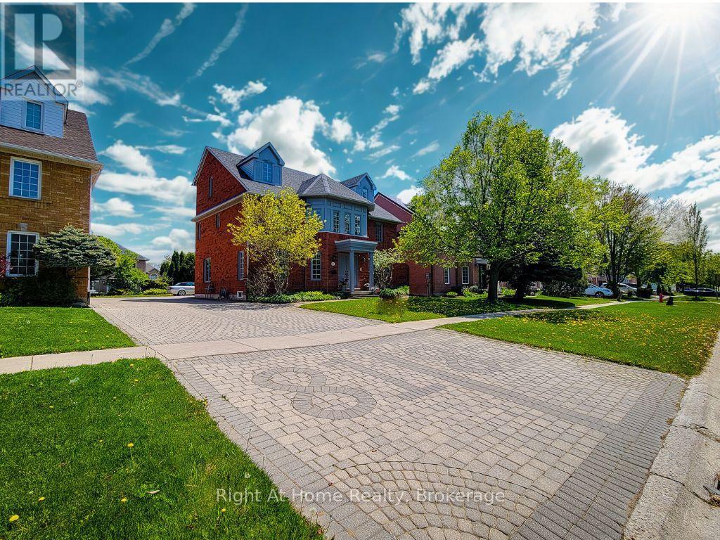 












85 MEADOWLANDS BOULEVARD

,
Hamilton (Meadowlands),




Ontario
L9K1H8

