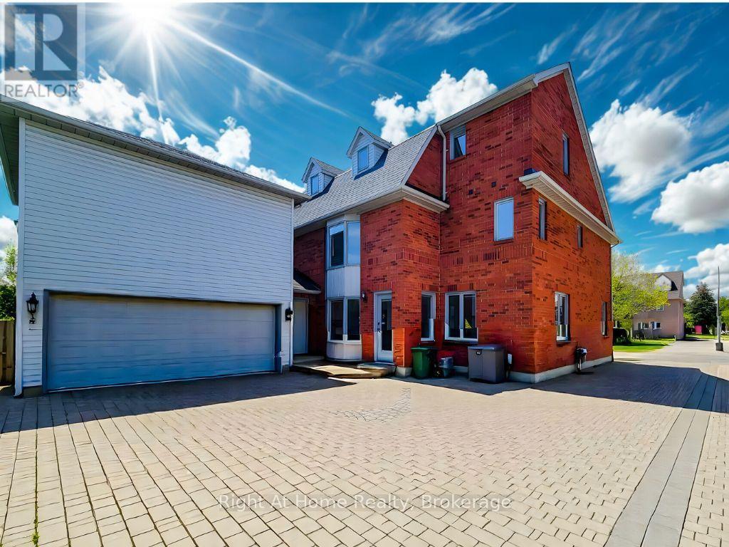 












85 MEADOWLANDS BOULEVARD

,
Hamilton (Meadowlands),




Ontario
L9K1H8

