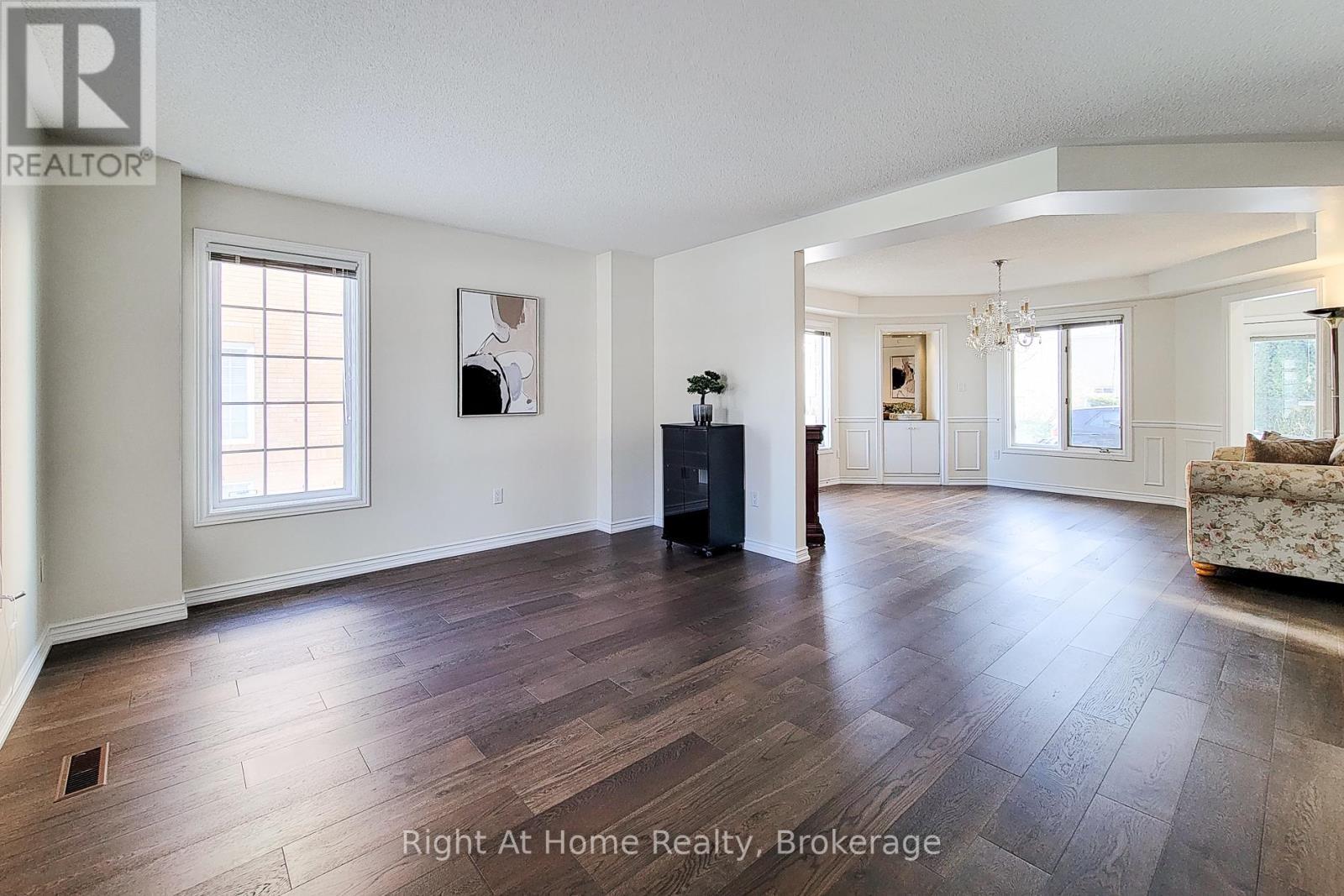 












85 MEADOWLANDS BOULEVARD

,
Hamilton (Meadowlands),




Ontario
L9K1H8

