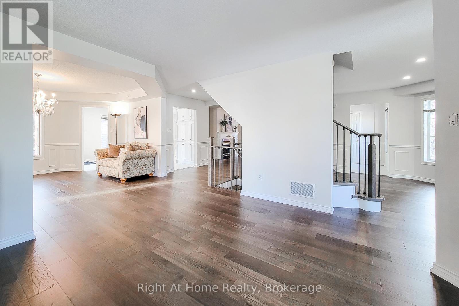 












85 MEADOWLANDS BOULEVARD

,
Hamilton (Meadowlands),




Ontario
L9K1H8

