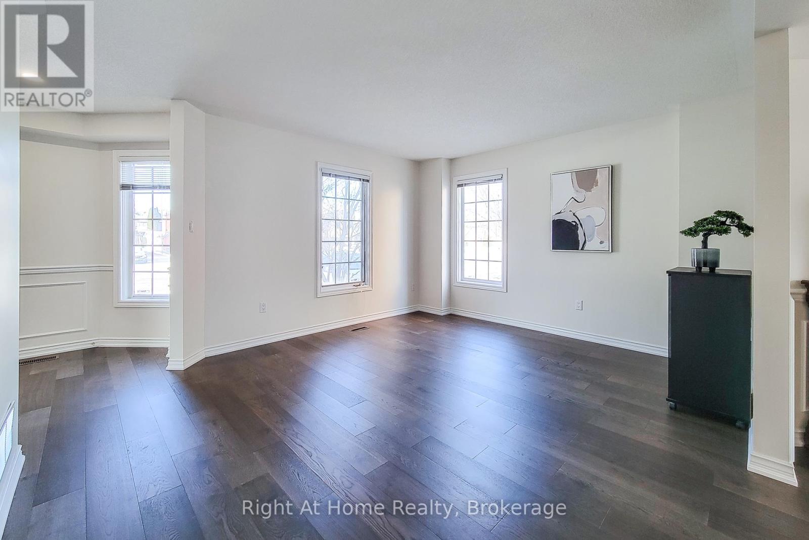 












85 MEADOWLANDS BOULEVARD

,
Hamilton (Meadowlands),




Ontario
L9K1H8

