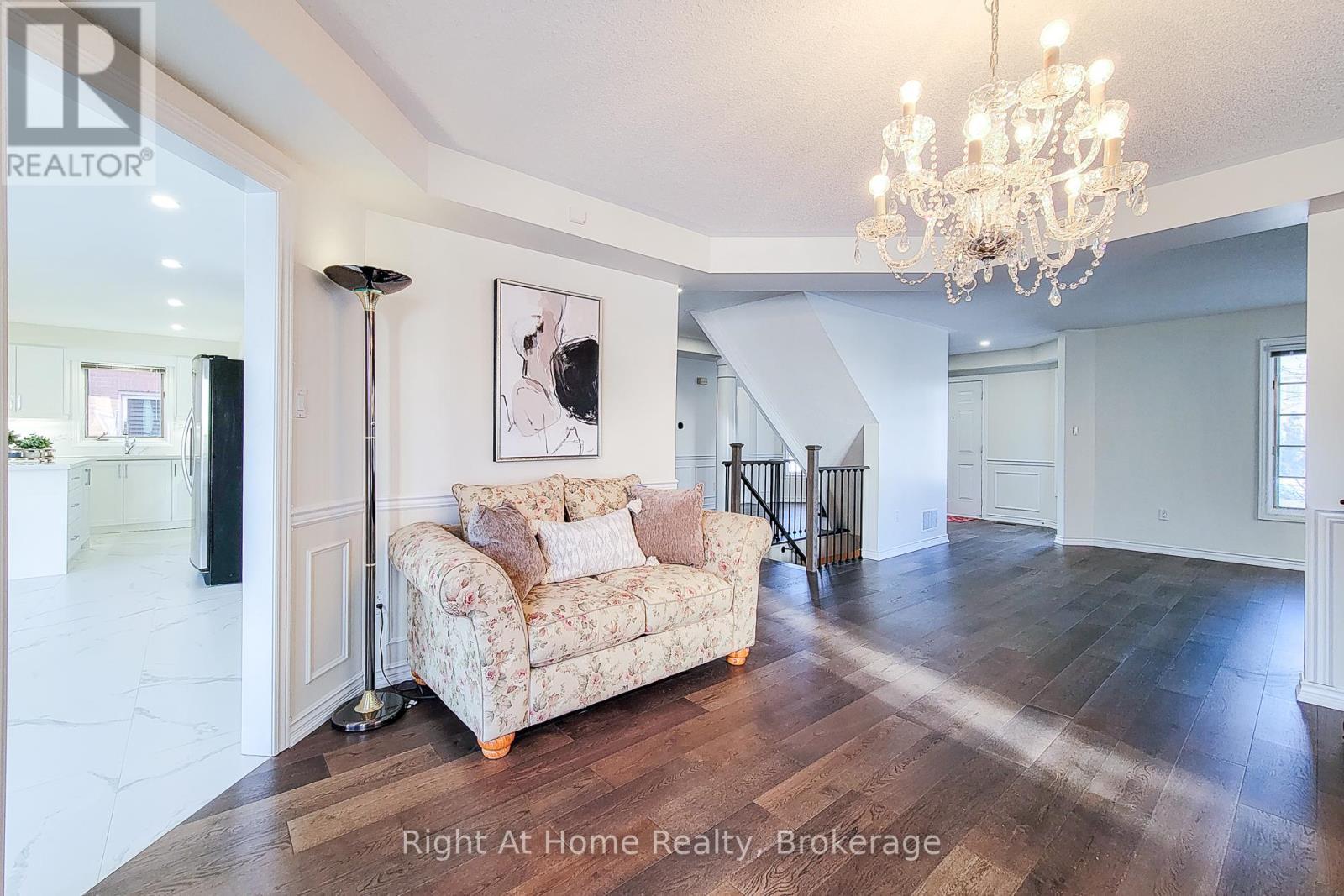 












85 MEADOWLANDS BOULEVARD

,
Hamilton (Meadowlands),




Ontario
L9K1H8

