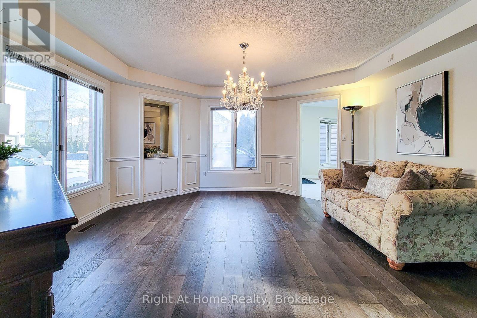 












85 MEADOWLANDS BOULEVARD

,
Hamilton (Meadowlands),




Ontario
L9K1H8

