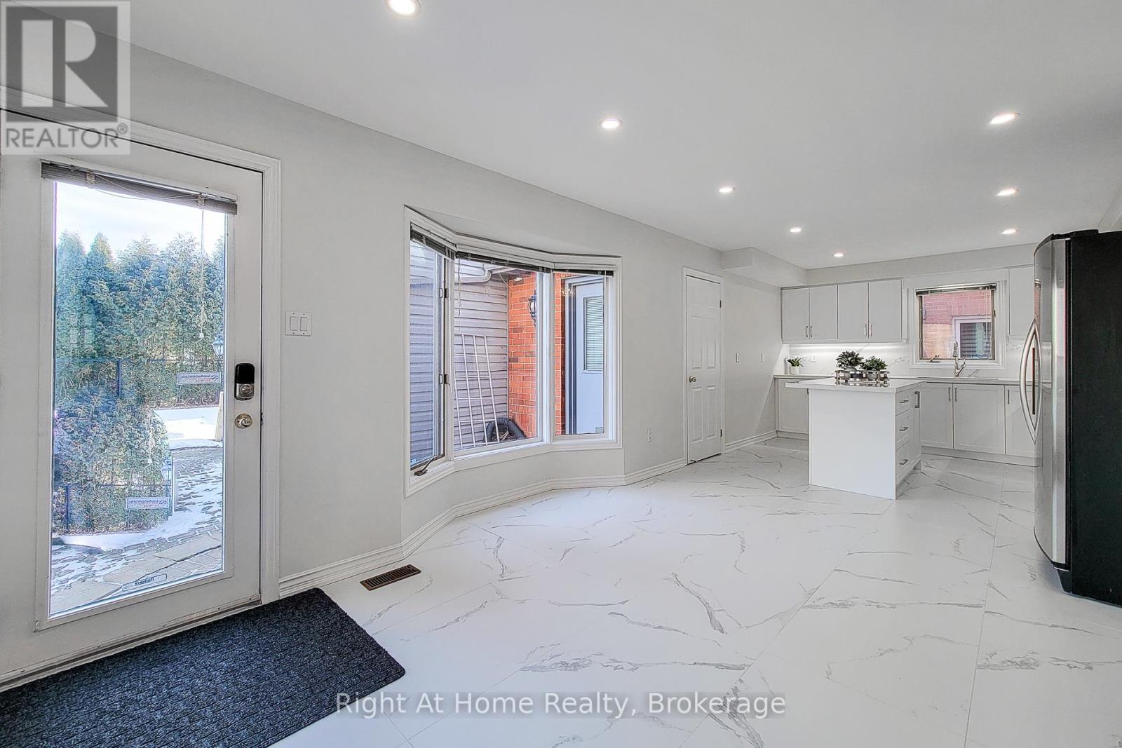 












85 MEADOWLANDS BOULEVARD

,
Hamilton (Meadowlands),




Ontario
L9K1H8


