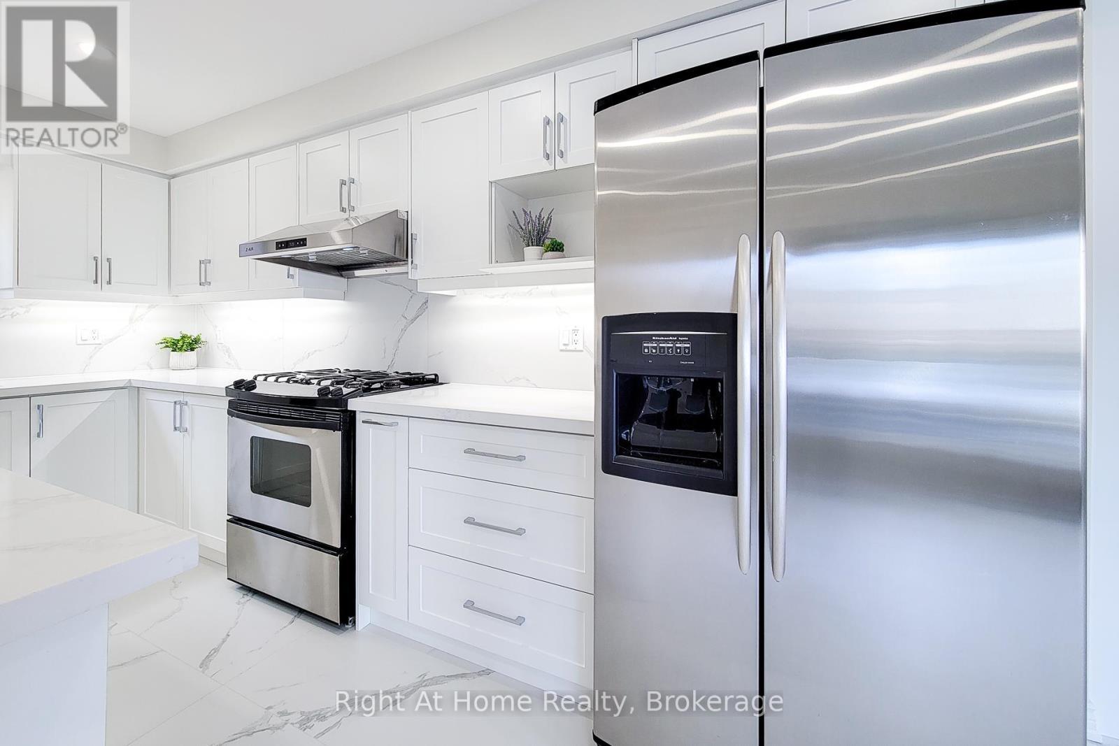 












85 MEADOWLANDS BOULEVARD

,
Hamilton (Meadowlands),




Ontario
L9K1H8

