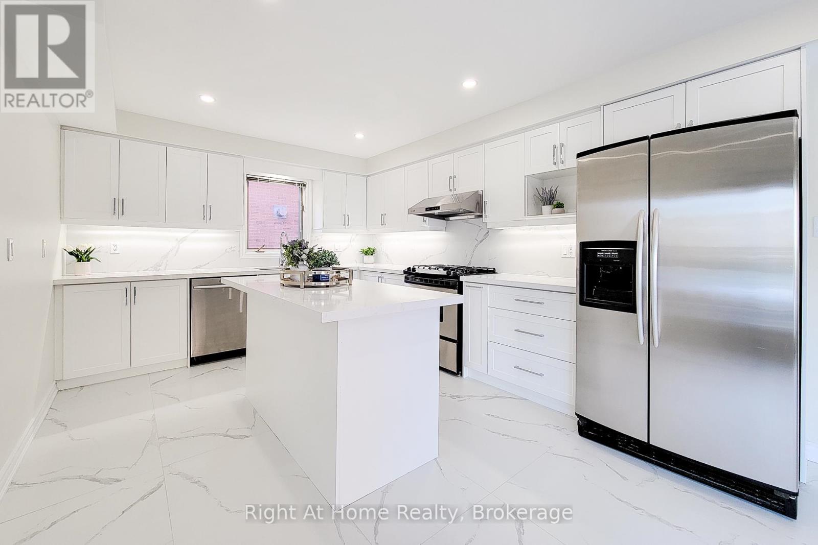 












85 MEADOWLANDS BOULEVARD

,
Hamilton (Meadowlands),




Ontario
L9K1H8


