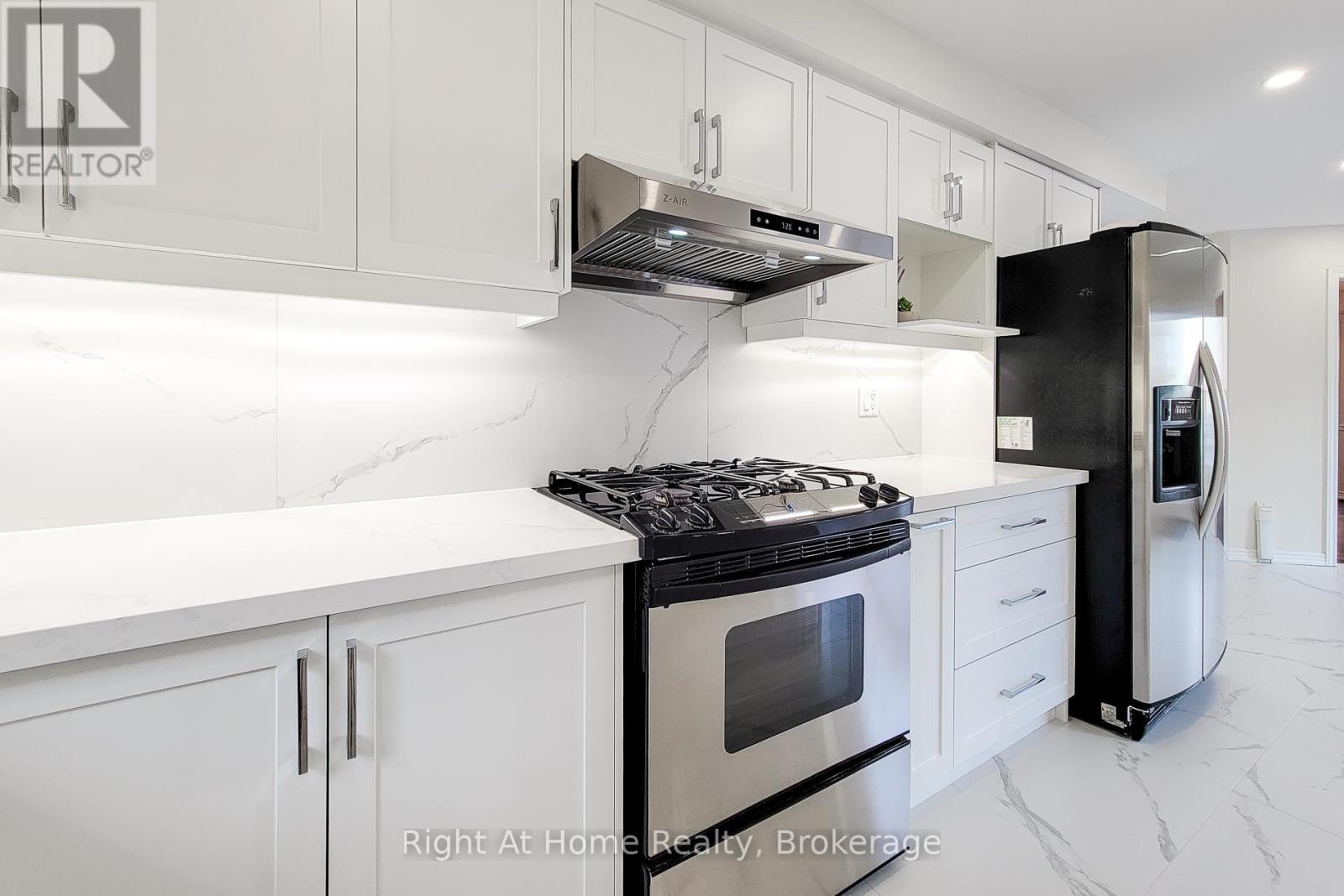 












85 MEADOWLANDS BOULEVARD

,
Hamilton (Meadowlands),




Ontario
L9K1H8

