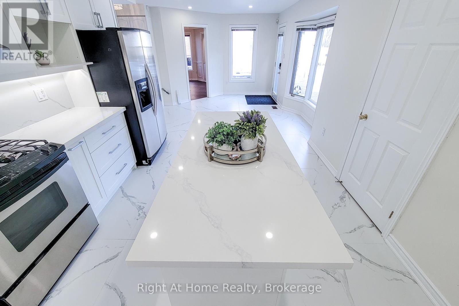 












85 MEADOWLANDS BOULEVARD

,
Hamilton (Meadowlands),




Ontario
L9K1H8

