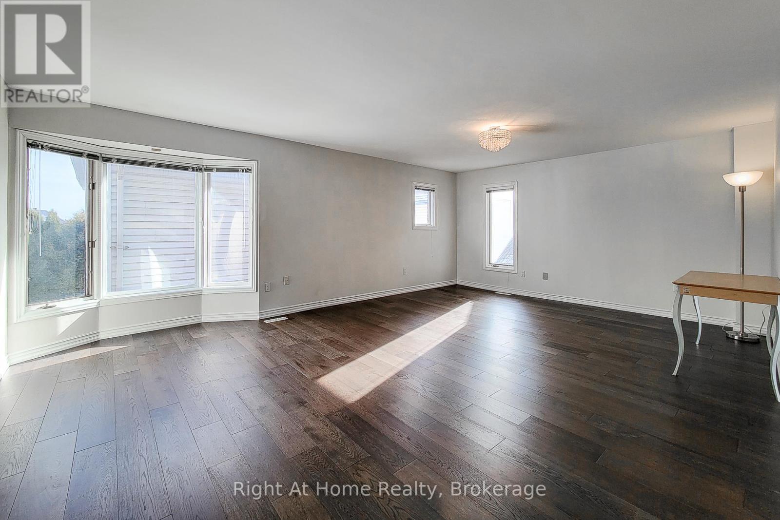 












85 MEADOWLANDS BOULEVARD

,
Hamilton (Meadowlands),




Ontario
L9K1H8

