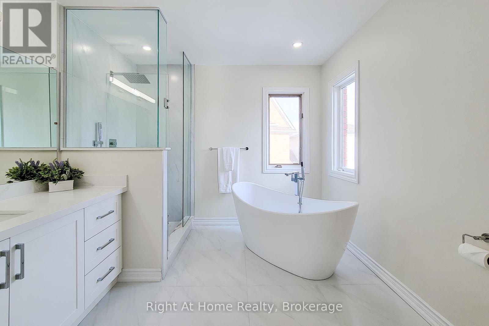 












85 MEADOWLANDS BOULEVARD

,
Hamilton (Meadowlands),




Ontario
L9K1H8

