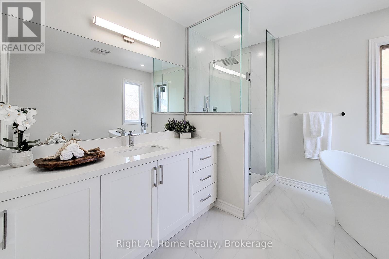 












85 MEADOWLANDS BOULEVARD

,
Hamilton (Meadowlands),




Ontario
L9K1H8

