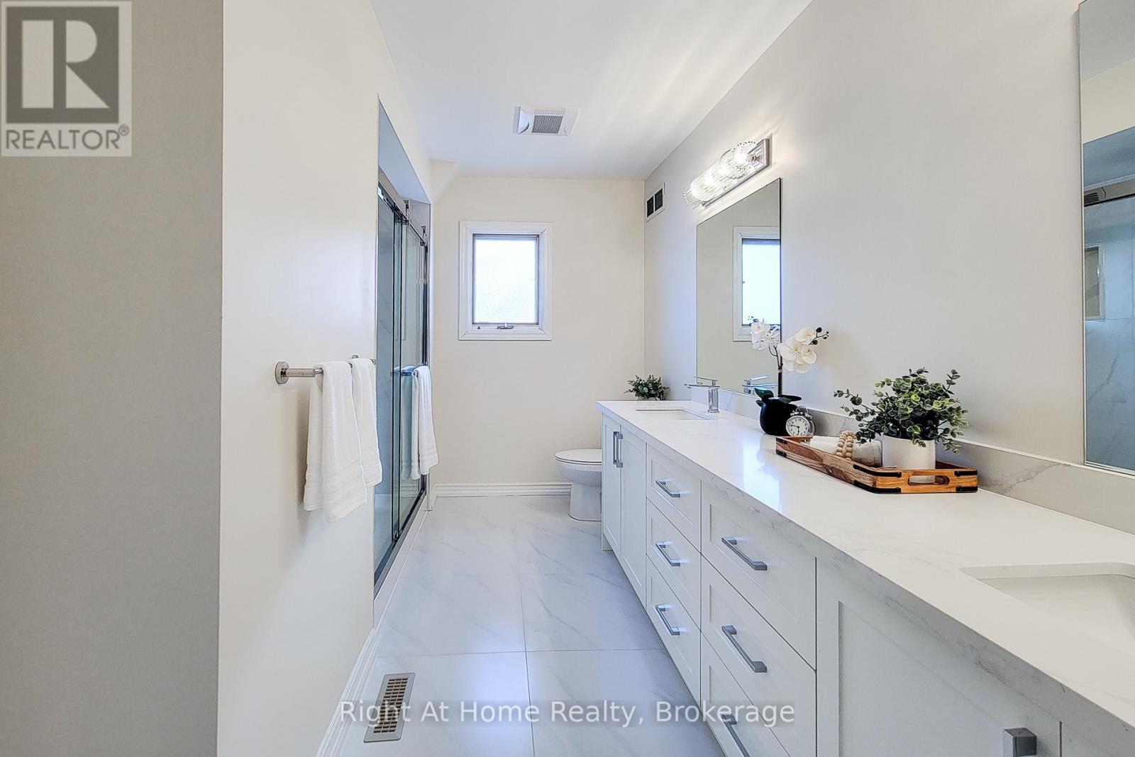 












85 MEADOWLANDS BOULEVARD

,
Hamilton (Meadowlands),




Ontario
L9K1H8

