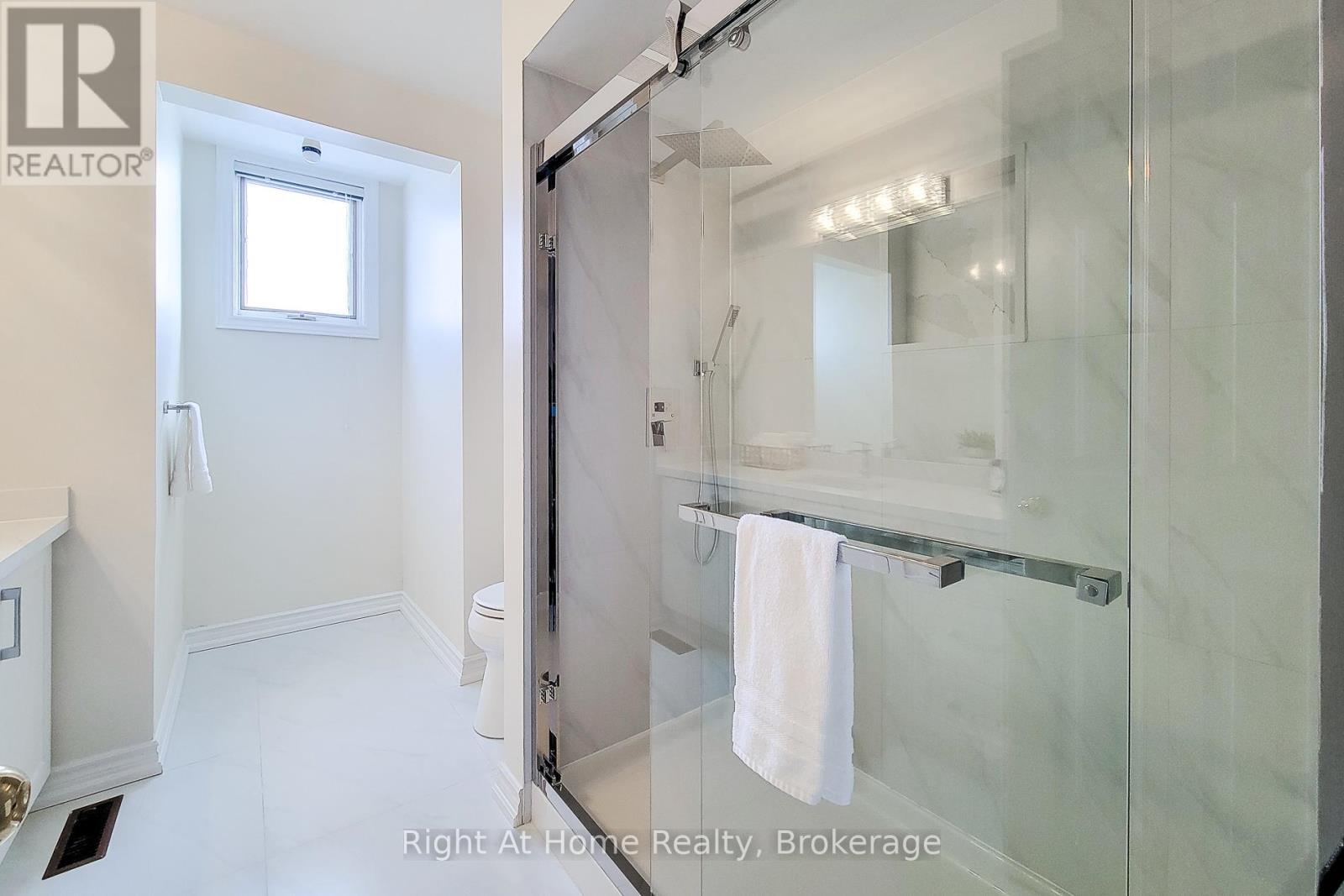 












85 MEADOWLANDS BOULEVARD

,
Hamilton (Meadowlands),




Ontario
L9K1H8

