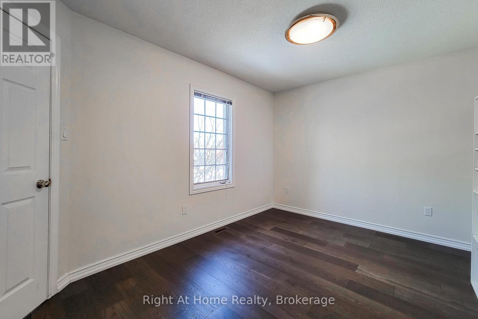 












85 MEADOWLANDS BOULEVARD

,
Hamilton (Meadowlands),




Ontario
L9K1H8

