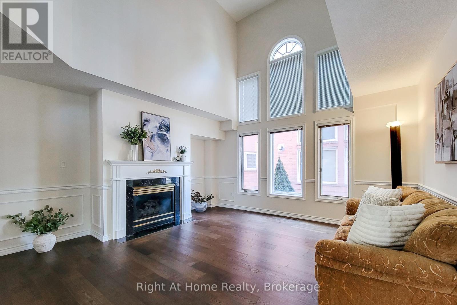 












85 MEADOWLANDS BOULEVARD

,
Hamilton (Meadowlands),




Ontario
L9K1H8

