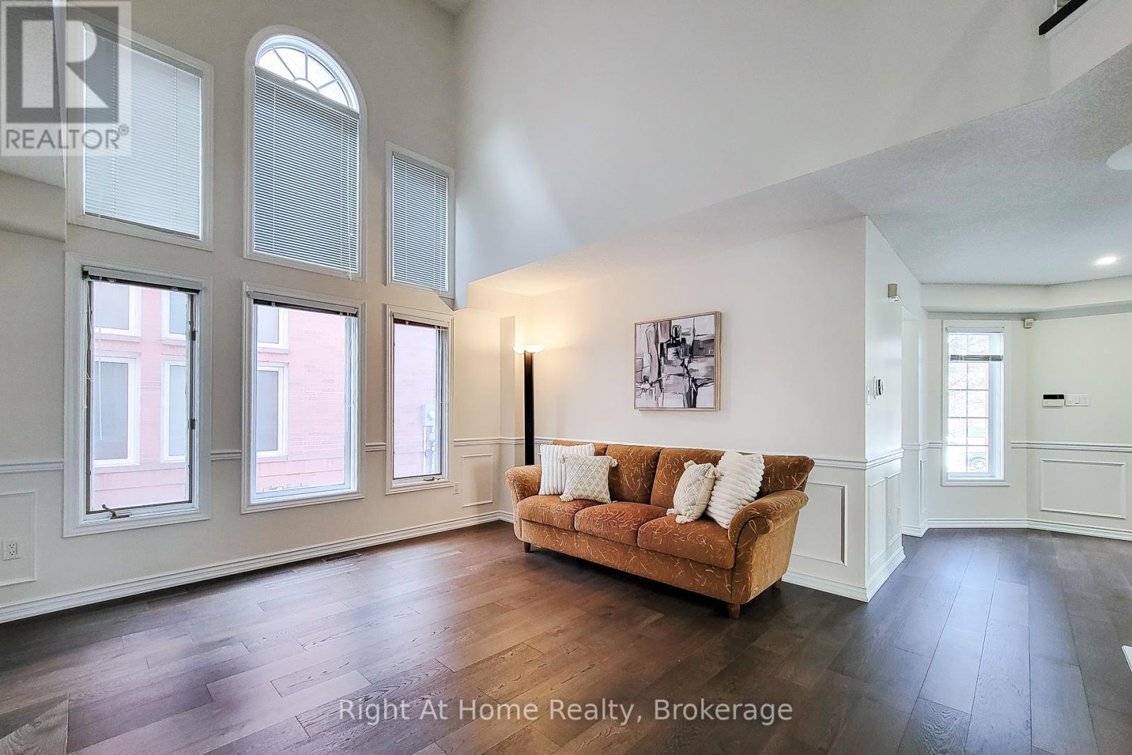 












85 MEADOWLANDS BOULEVARD

,
Hamilton (Meadowlands),




Ontario
L9K1H8

